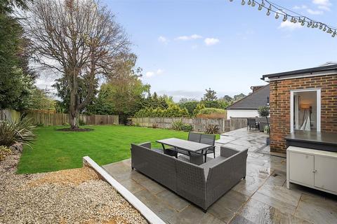 12 Downs Wood, Epsom, KT18 5UH