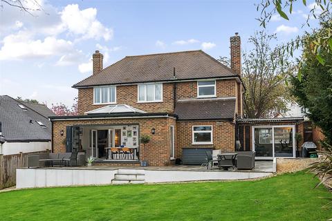12 Downs Wood, Epsom, KT18 5UH