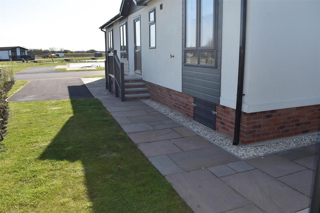 Front garden + driveway