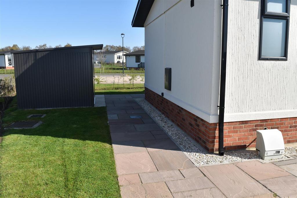 Front garden + driveway