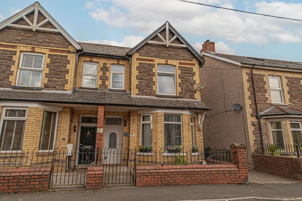 Bridge Street, Risca, NP11 3 bed semi-detached house for sale - £250,000