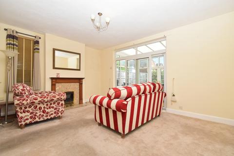 2 bedroom semi-detached bungalow for sale, Huntingdon Road, Northfields, Leicester, LE4