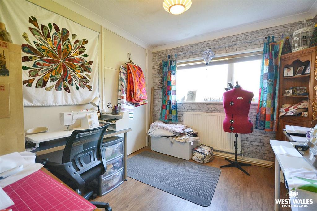 Bedroom / Study