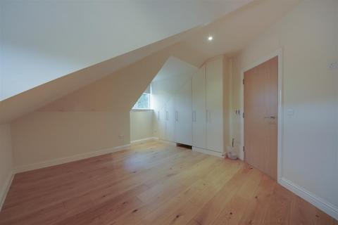 2 bedroom flat for sale, Brook Court, Radlett WD7
