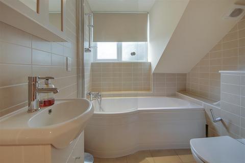 2 bedroom flat for sale, Brook Court, Radlett WD7