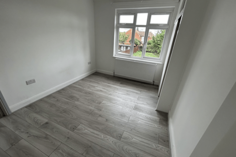 2 bedroom flat to rent, London, SE15