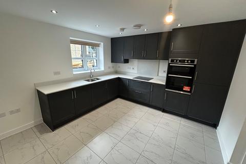 3 bedroom semi-detached house to rent, Yew Dene, Willerby, Hull, East Riding of Yorkshi, HU10