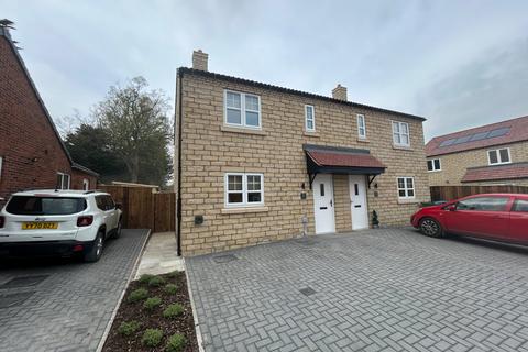 3 bedroom semi-detached house to rent, Yew Dene, Willerby, Hull, East Riding of Yorkshi, HU10