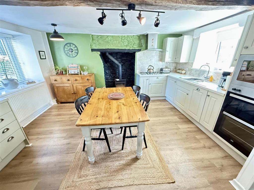 Fitted kitchen/breakfast room