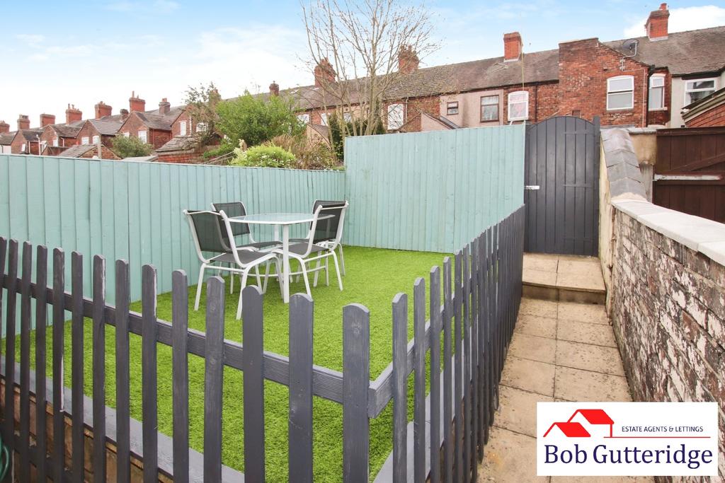 Enclosed rear yard / garden