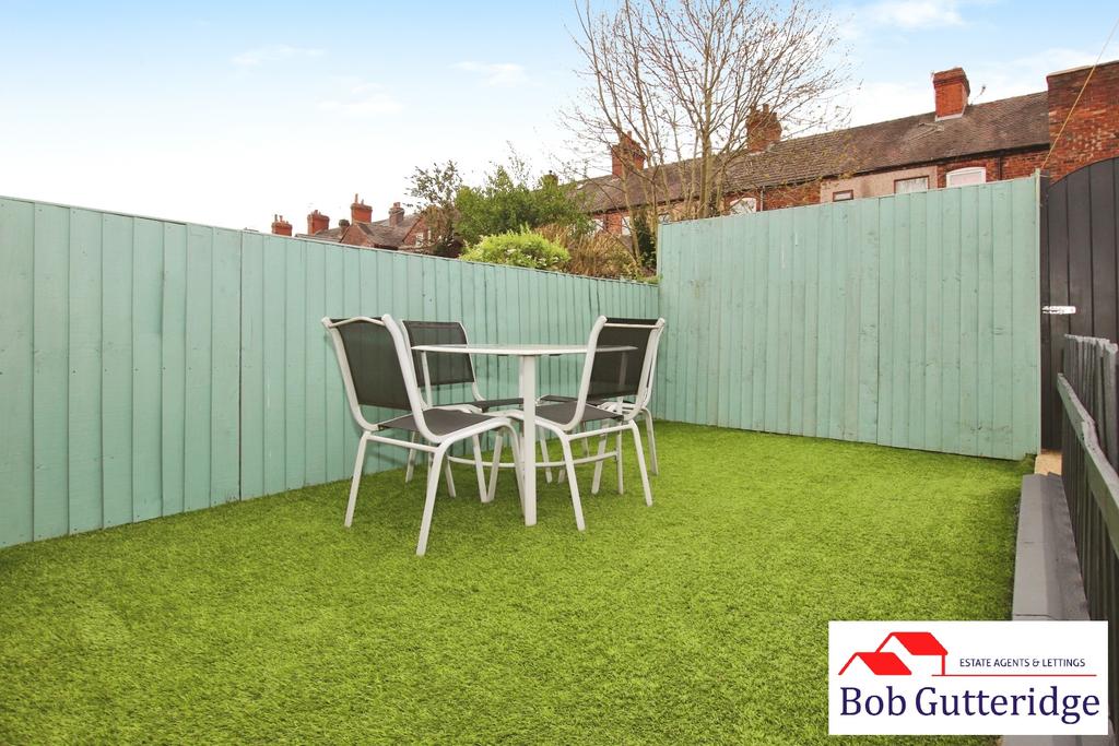 Enclosed rear yard / garden