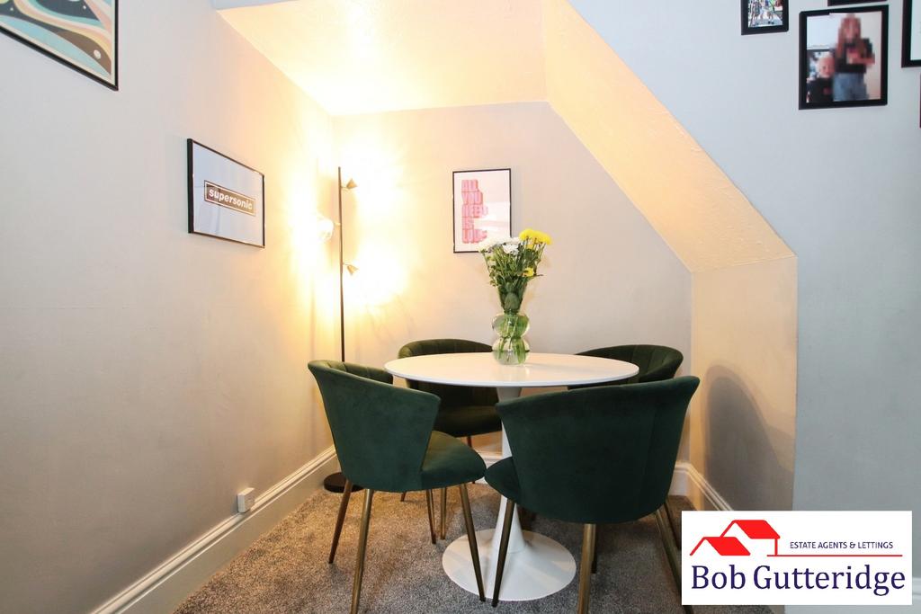 Sitting / dining room
