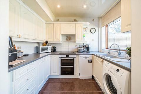 3 bedroom terraced house for sale, Lilian Road, London SW16