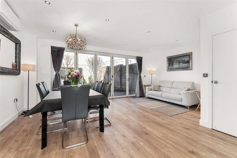 4 bedroom link detached house for sale, Knightly Avenue, Cambridge, Cambridgeshire