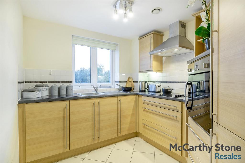 8676437-interior09.jpg