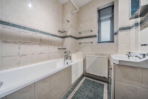 1 bedroom flat to rent, Weir House, Balham, London, SW12