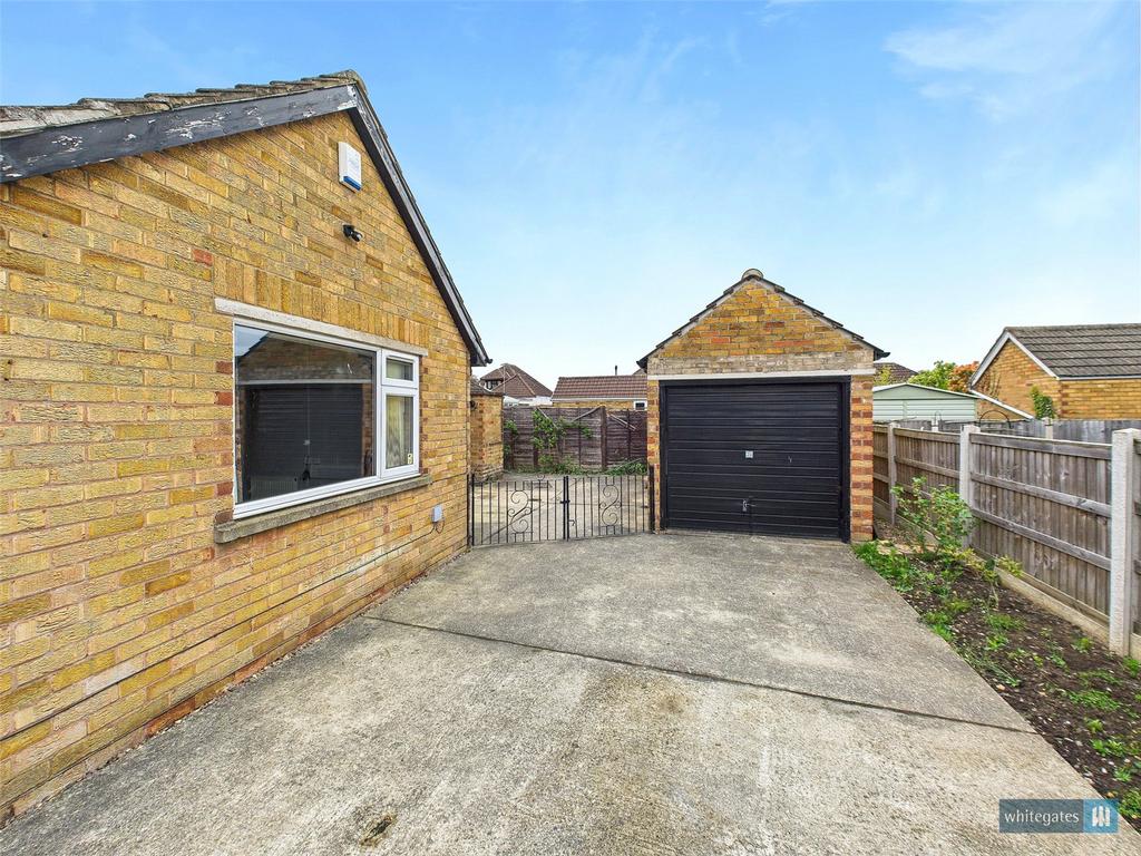 Driveway/Garage