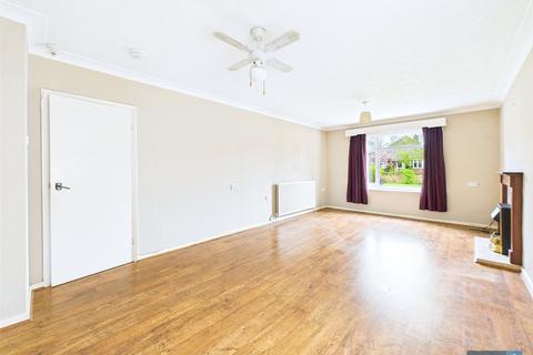 3 bedroom bungalow for sale, Selhurst Crescent, Doncaster, South Yorkshire, DN4