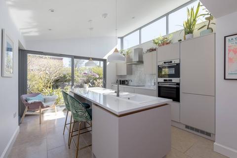 30 Duddingston Park, Edinburgh, EH15 1JX