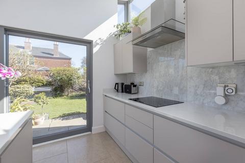 30 Duddingston Park, Edinburgh, EH15 1JX