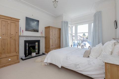 30 Duddingston Park, Edinburgh, EH15 1JX