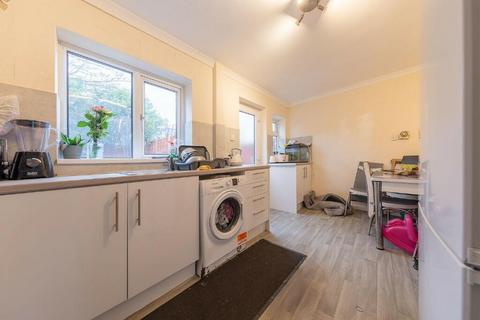 3 bedroom semi-detached house for sale, Rosecroft Drive, Nottingham NG5