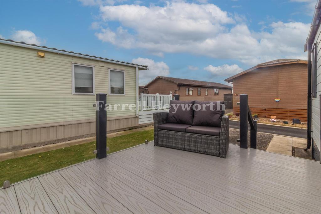 Side Decking Area