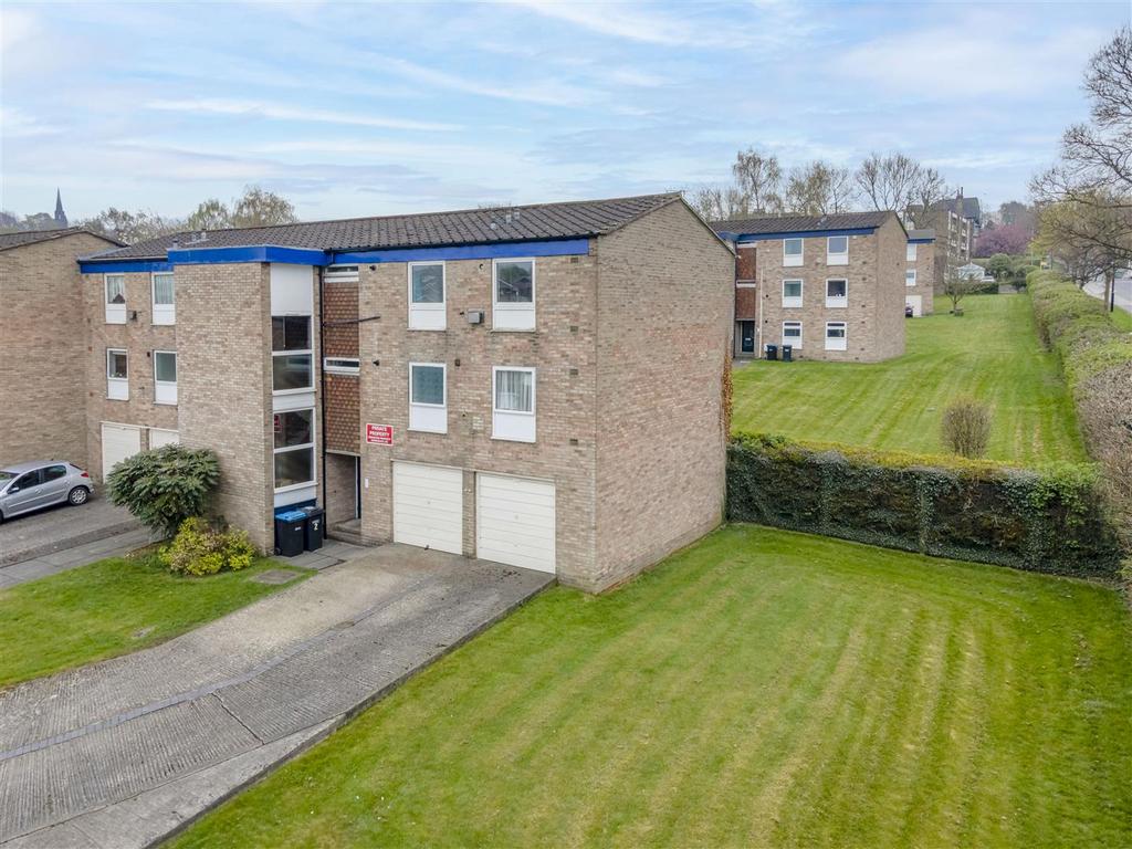 Coppice Gate, Harrogate 2 bed apartment for sale - £150,000