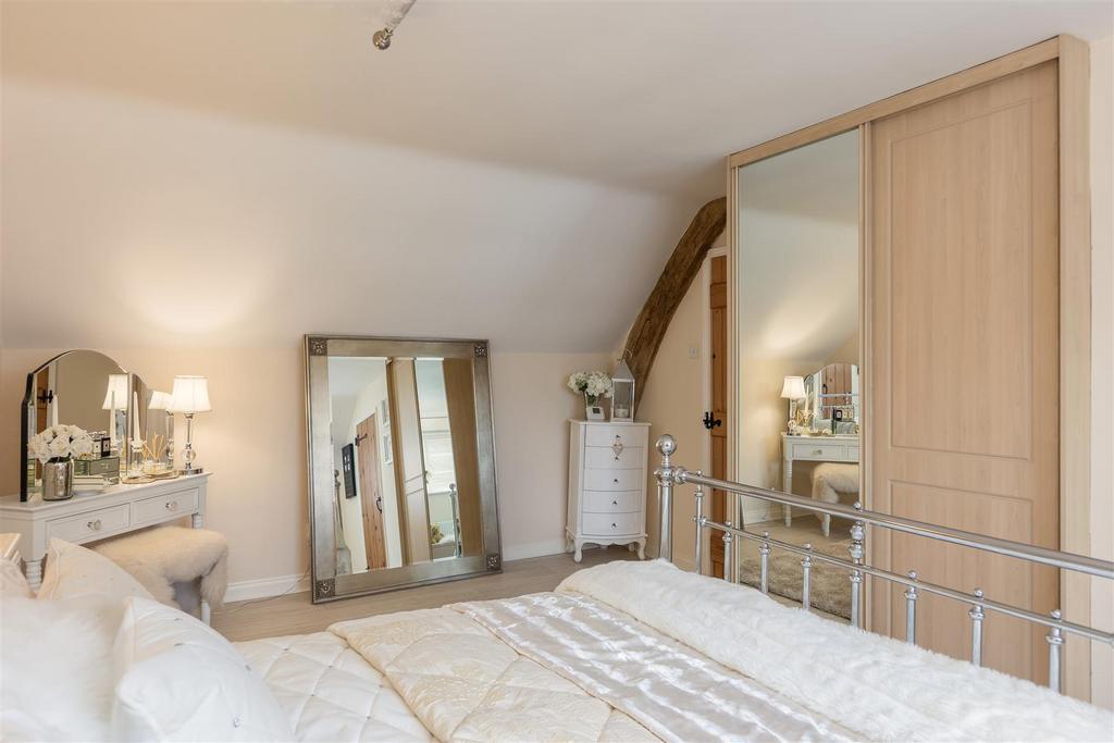 Apple Blossom Cottage Bedroom 1-4.jpg