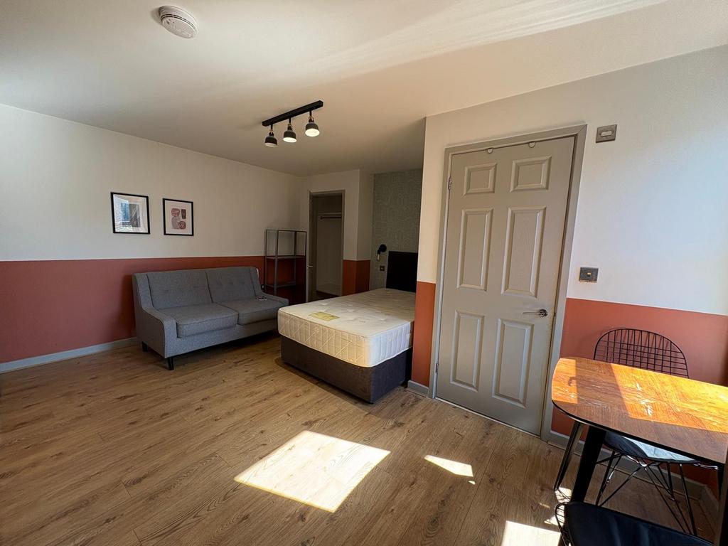Flat 5, 53 Shrewsbury Road
