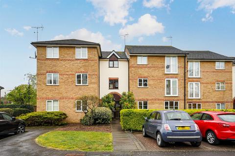 15 Thurlow Close, London, E4 9XE