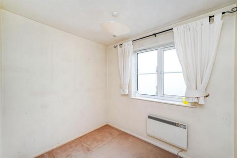 15 Thurlow Close, London, E4 9XE
