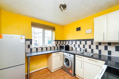 15 Thurlow Close, London, E4 9XE