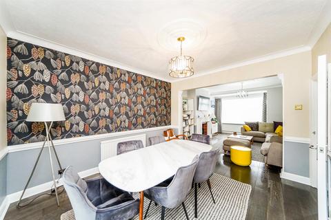 4 bedroom semi-detached house for sale, Old Church Road, Chingford