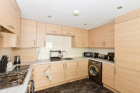 2 bedroom flat for sale, Stafford Rise, Caterham CR3