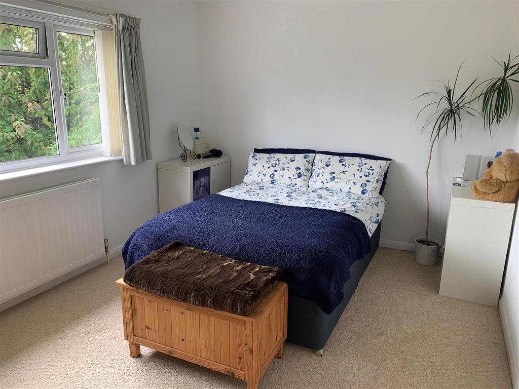Bed2.jpg