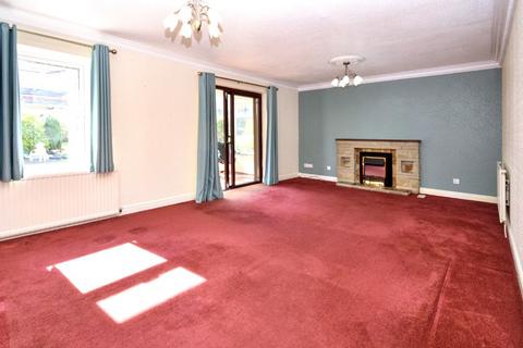 3 bedroom bungalow for sale, Queensbury Avenue, Outwood, Wakefield, West Yorkshire