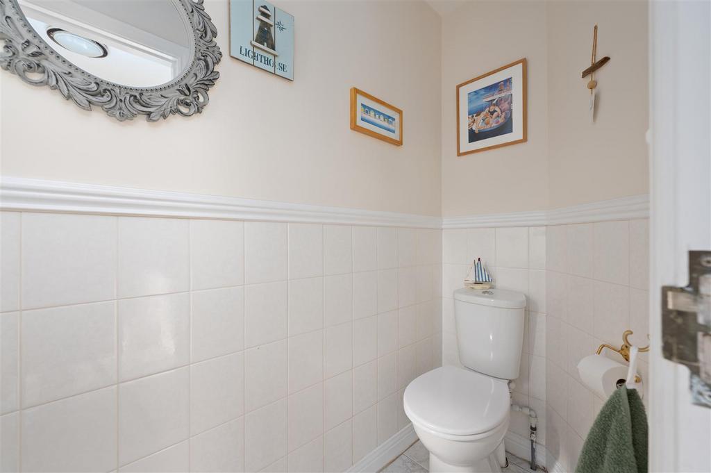 13 Westhall Crescent 004.JPG