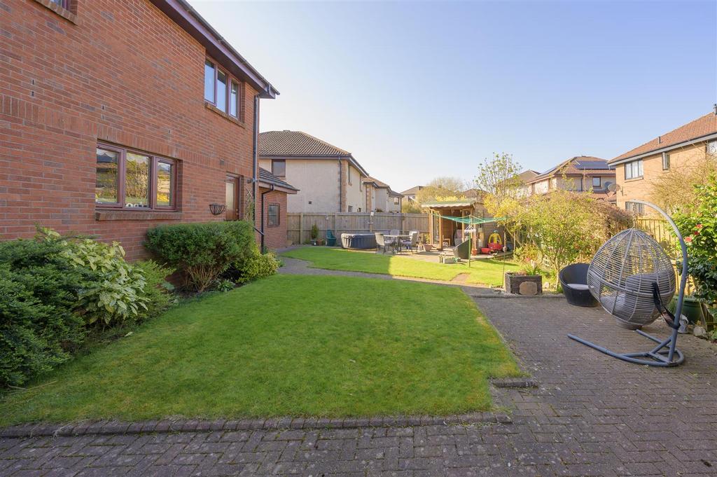 13 Westhall Crescent 029.jpg