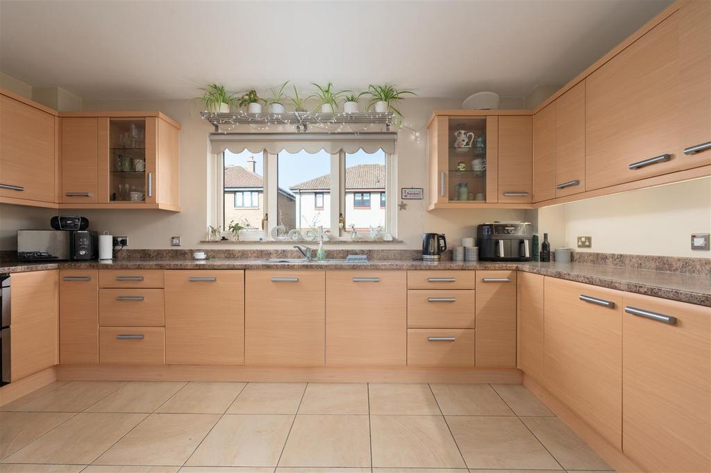 13 Westhall Crescent 012.JPG