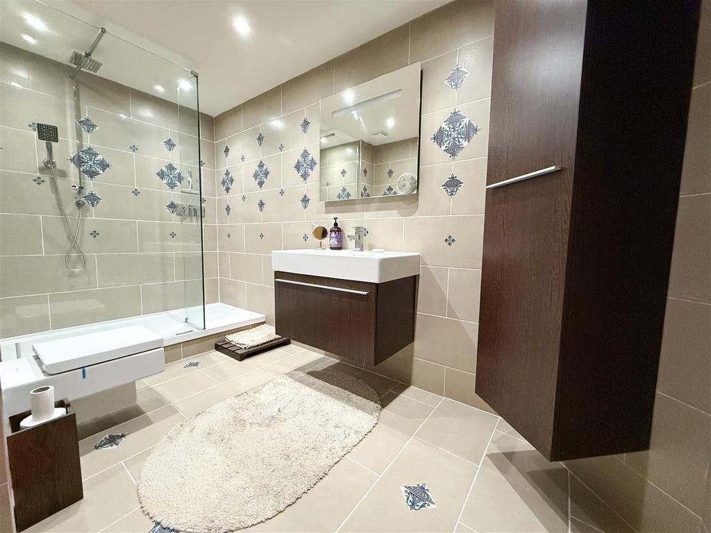 Family shower room