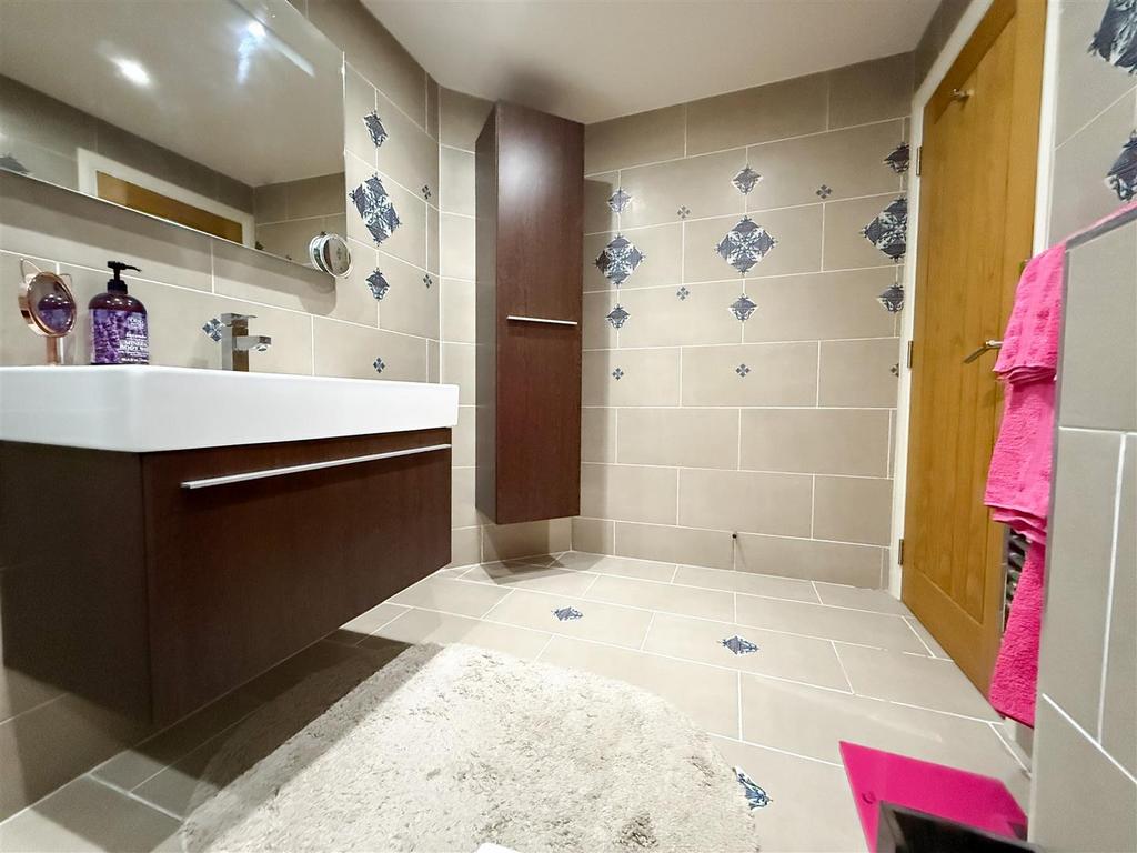 Family shower room