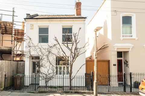 79 Moorend Crescent, Cheltenham, GL53 0EW