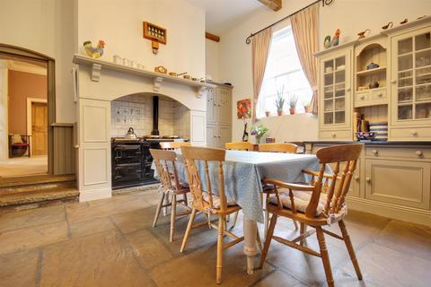 5 bedroom townhouse for sale, Newbegin, Beverley