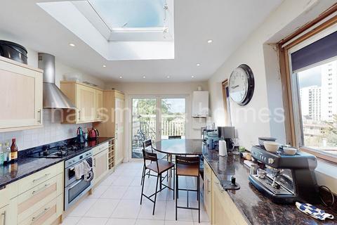 4 bedroom flat for sale, Crewys Road, NW2