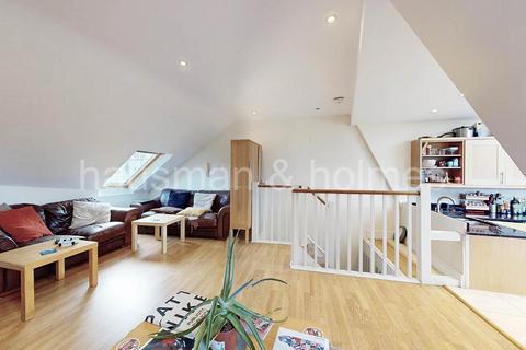 4 bedroom flat for sale, Crewys Road, NW2