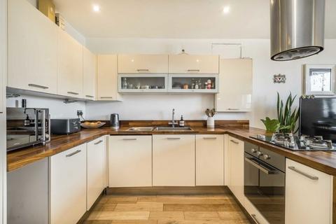 3 bedroom flat for sale, Bow Road, London E3