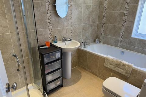 3 bedroom detached bungalow for sale, Westfields Avenue, Mirfield WF14