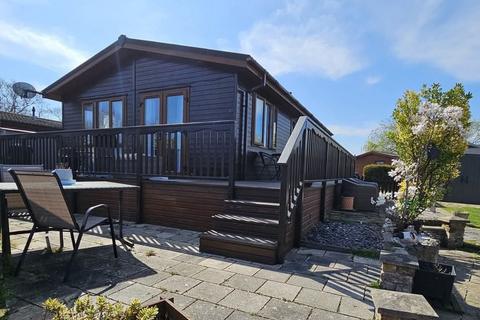 3 bedroom static caravan for sale, Flag Hill, Great Bentley, Colchester, CO7