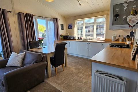 3 bedroom static caravan for sale, Flag Hill, Great Bentley, Colchester, CO7